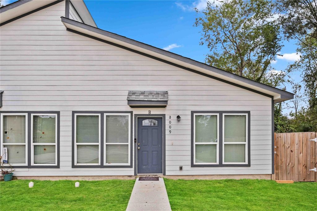 8009 Sterlingshire Street B, Houston, TX 77078