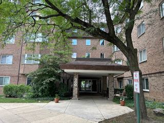 300 S Roselle Road 207, Schaumburg, IL 60193