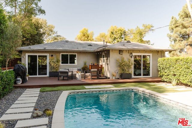 3126 Oakcrest Drive, Los Angeles, CA 90068