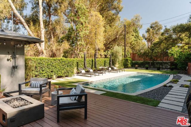 3126 Oakcrest Drive, Los Angeles, CA 90068