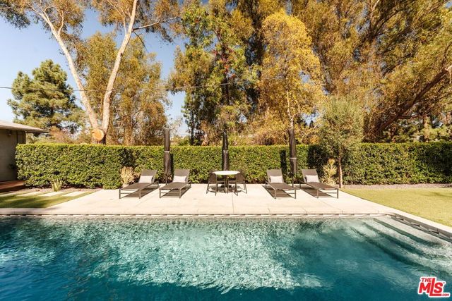 3126 Oakcrest Drive, Los Angeles, CA 90068