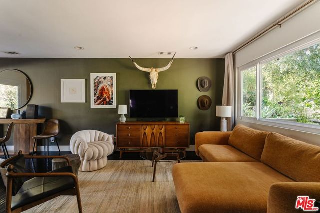 3126 Oakcrest Drive, Los Angeles, CA 90068