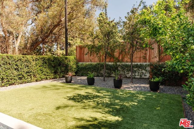 3126 Oakcrest Drive, Los Angeles, CA 90068