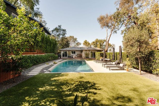 3126 Oakcrest Drive, Los Angeles, CA 90068