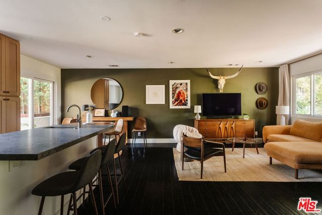 3126 Oakcrest Drive, Los Angeles, CA 90068