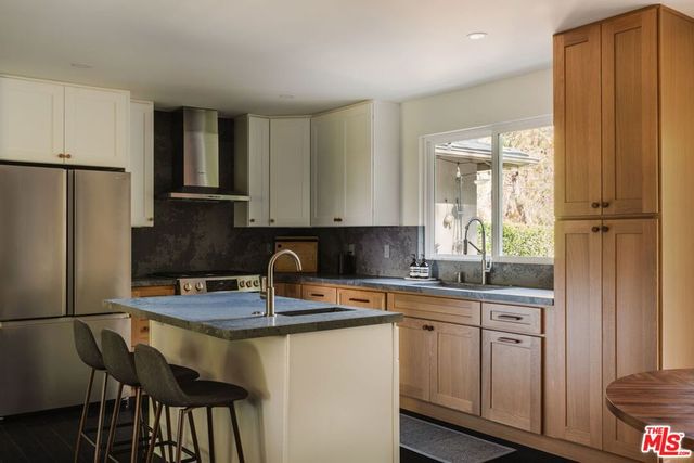 3126 Oakcrest Drive, Los Angeles, CA 90068