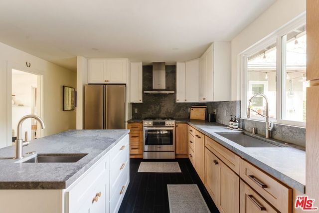 3126 Oakcrest Drive, Los Angeles, CA 90068