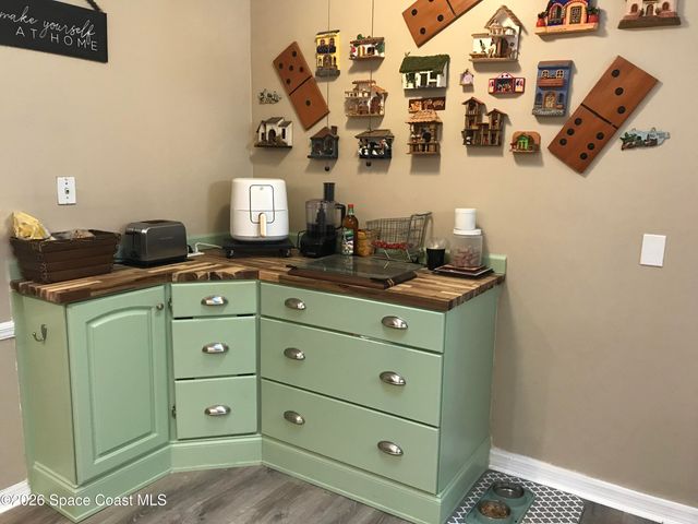 594 Pine Forest Court, Melbourne, FL 32940