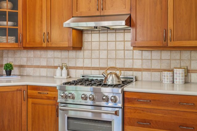 1983 Yosemite Rd, Berkeley, CA 94707