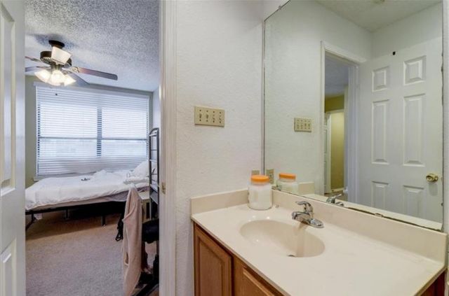 2409 Leon ST 102, Austin, TX 78705