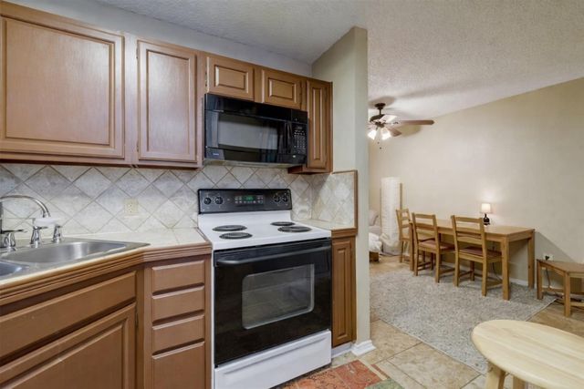 2409 Leon ST 102, Austin, TX 78705