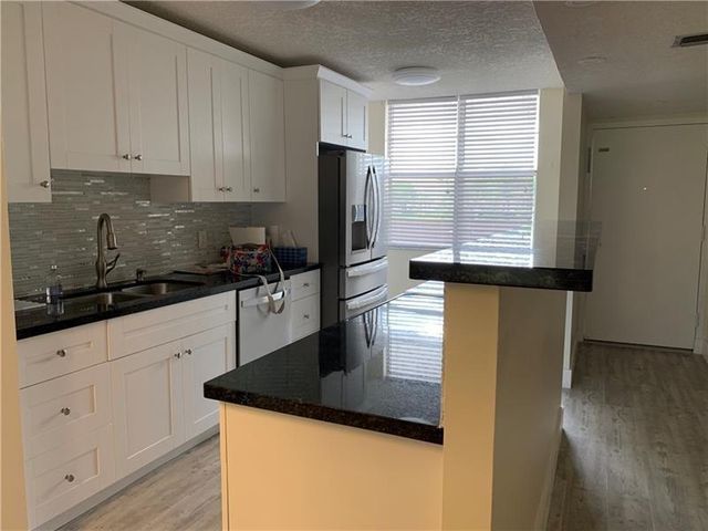 250 Jacaranda Drive 203, Plantation, FL 33324