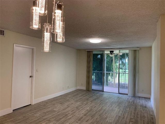 250 Jacaranda Drive 203, Plantation, FL 33324