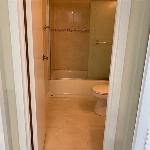 250 Jacaranda Drive 203, Plantation, FL 33324