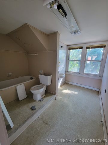 10 S Vann Street, Pryor, OK 74361