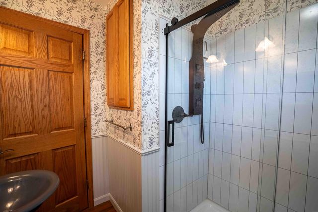 1229 W Mt. Vernon Road, Waterloo, IA 50703