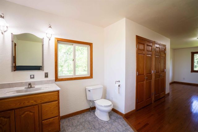 1229 W Mt. Vernon Road, Waterloo, IA 50703