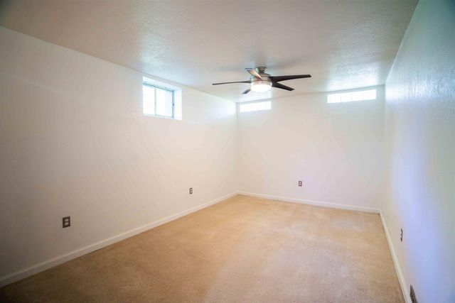 1229 W Mt. Vernon Road, Waterloo, IA 50703