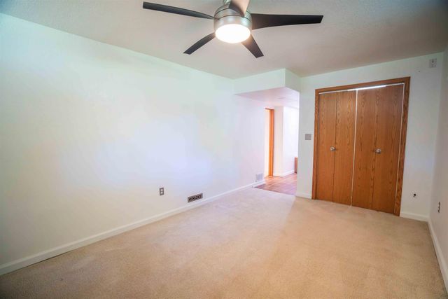 1229 W Mt. Vernon Road, Waterloo, IA 50703