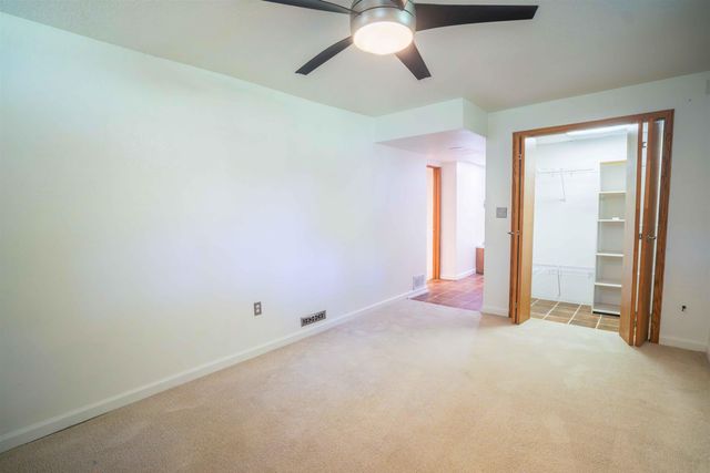 1229 W Mt. Vernon Road, Waterloo, IA 50703