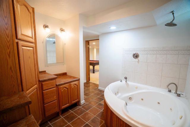 1229 W Mt. Vernon Road, Waterloo, IA 50703