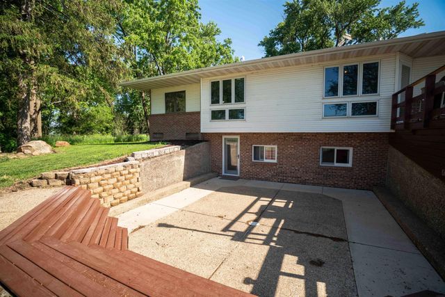 1229 W Mt. Vernon Road, Waterloo, IA 50703