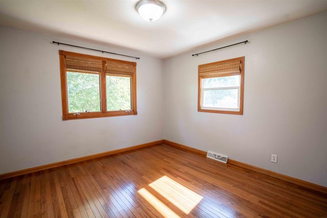 1229 W Mt. Vernon Road, Waterloo, IA 50703