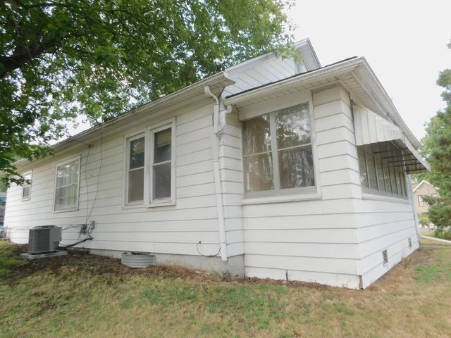 725 Illinois Street, Peru, IL 61354