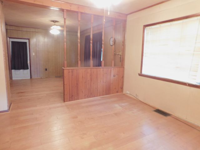 725 Illinois Street, Peru, IL 61354