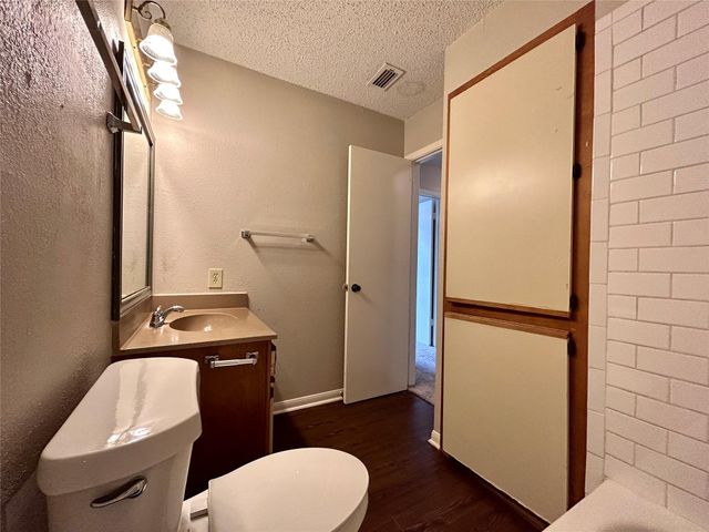 8900 Schick RD A, Austin, TX 78729