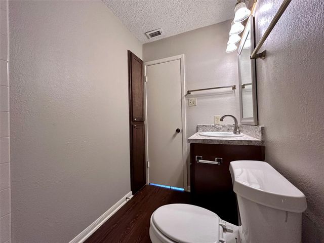 8900 Schick RD A, Austin, TX 78729