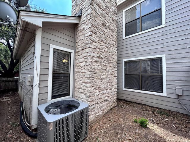 8900 Schick RD A, Austin, TX 78729