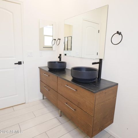 2413 W SUNLAND Avenue, Phoenix, AZ 85041