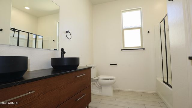 2413 W SUNLAND Avenue, Phoenix, AZ 85041