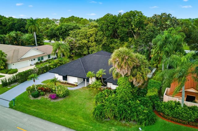 2 Dunbar Road, Palm Beach Gardens, FL 33418