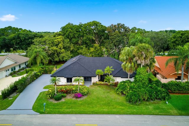 2 Dunbar Road, Palm Beach Gardens, FL 33418