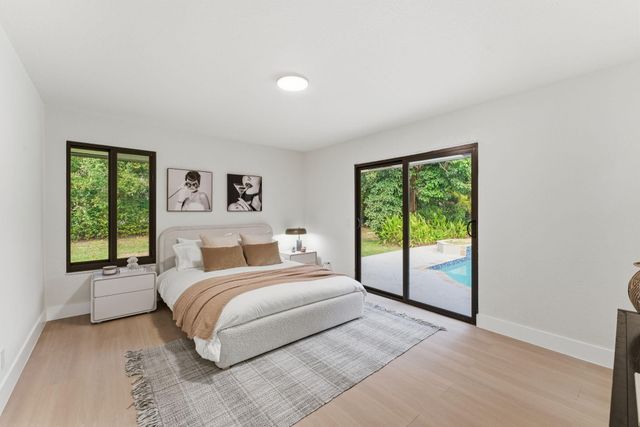 2 Dunbar Road, Palm Beach Gardens, FL 33418