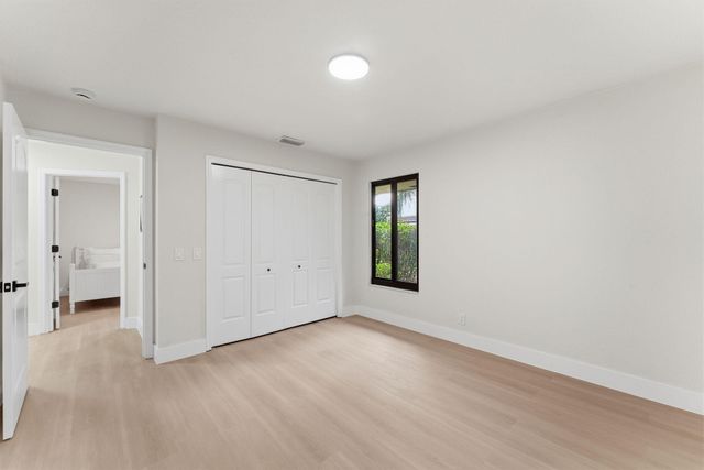 2 Dunbar Road, Palm Beach Gardens, FL 33418