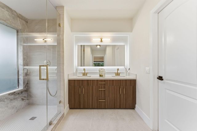 2 Dunbar Road, Palm Beach Gardens, FL 33418