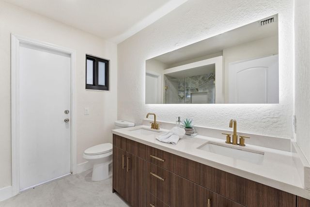 2 Dunbar Road, Palm Beach Gardens, FL 33418