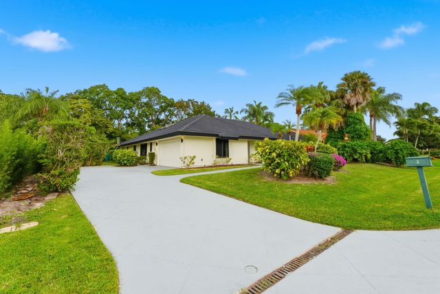 2 Dunbar Road, Palm Beach Gardens, FL 33418