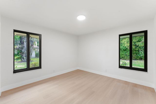 2 Dunbar Road, Palm Beach Gardens, FL 33418
