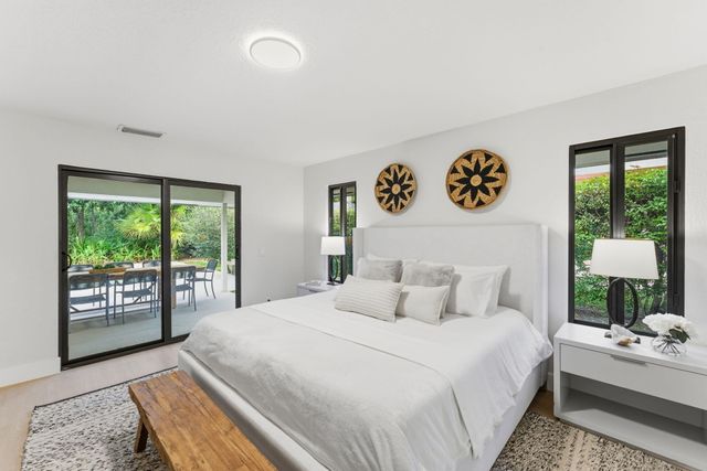 2 Dunbar Road, Palm Beach Gardens, FL 33418