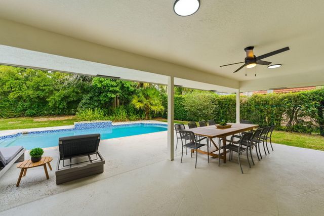 2 Dunbar Road, Palm Beach Gardens, FL 33418