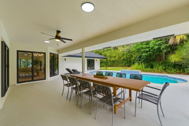 2 Dunbar Road, Palm Beach Gardens, FL 33418