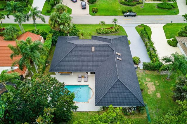 2 Dunbar Road, Palm Beach Gardens, FL 33418
