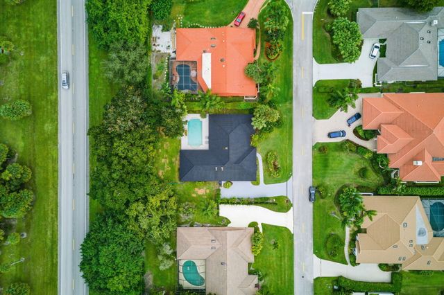 2 Dunbar Road, Palm Beach Gardens, FL 33418