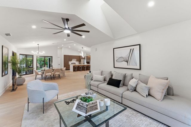 2 Dunbar Road, Palm Beach Gardens, FL 33418