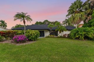 2 Dunbar Road, Palm Beach Gardens, FL 33418