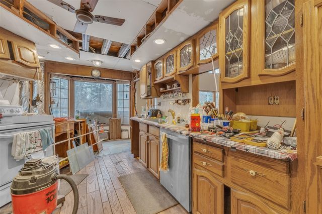 22030 Rougewood Drive, Southfield, MI 48033